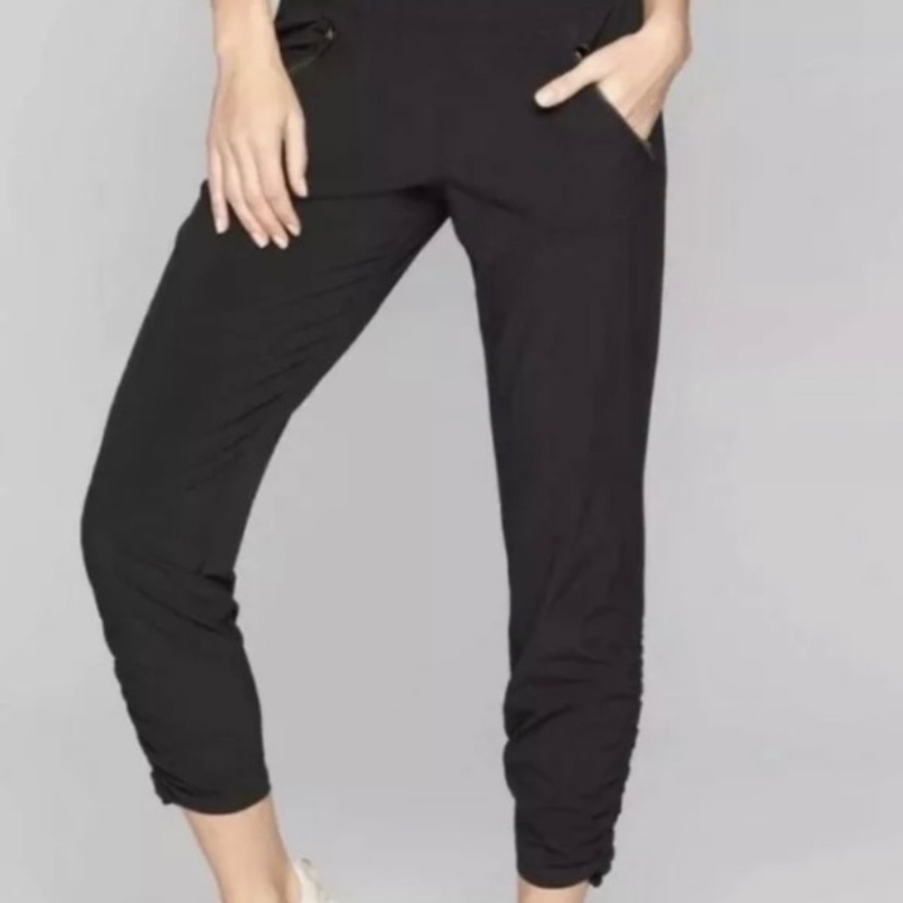 Athleta cropped black joggers
